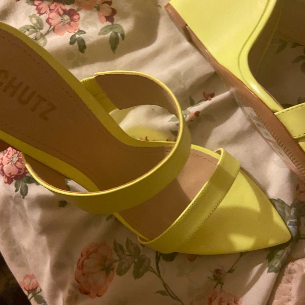 Heels - Picture 3 of 4